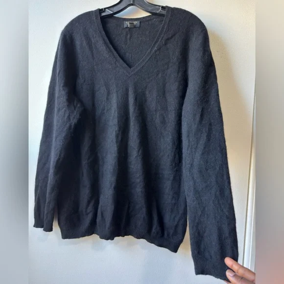 Charter Club Luxury Cashmere Men's Black V-Neck Sweater - Picture 3 of 7